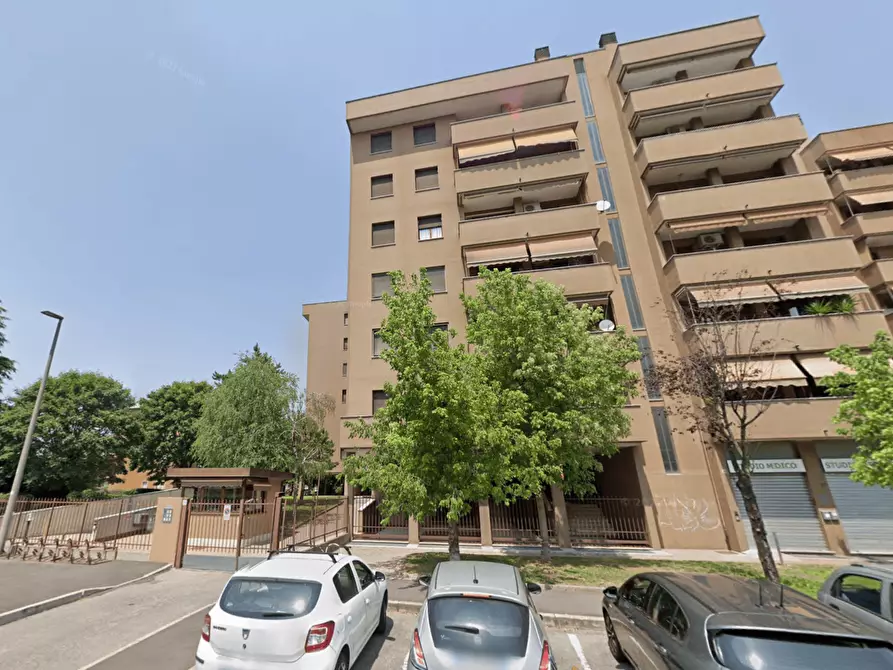 Immagine 2 di Garage in vendita  a Paderno Dugnano