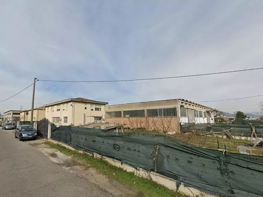 Immagine 1 di Laboratorio in vendita  a Bientina