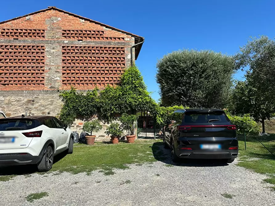 Immagine 56 di Rustico / casale in vendita  a Capannori