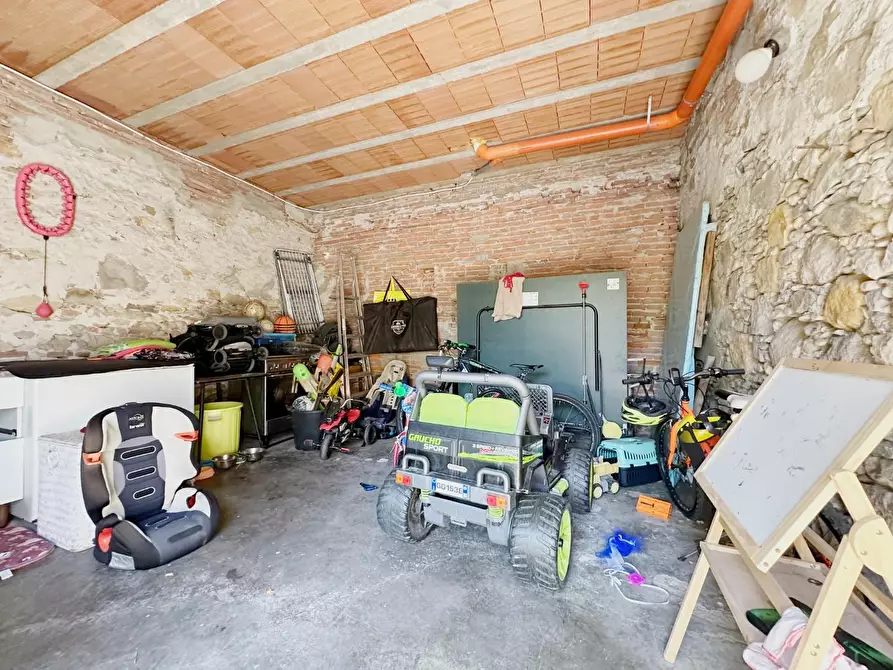 Immagine 41 di Rustico / casale in vendita  a Capannori