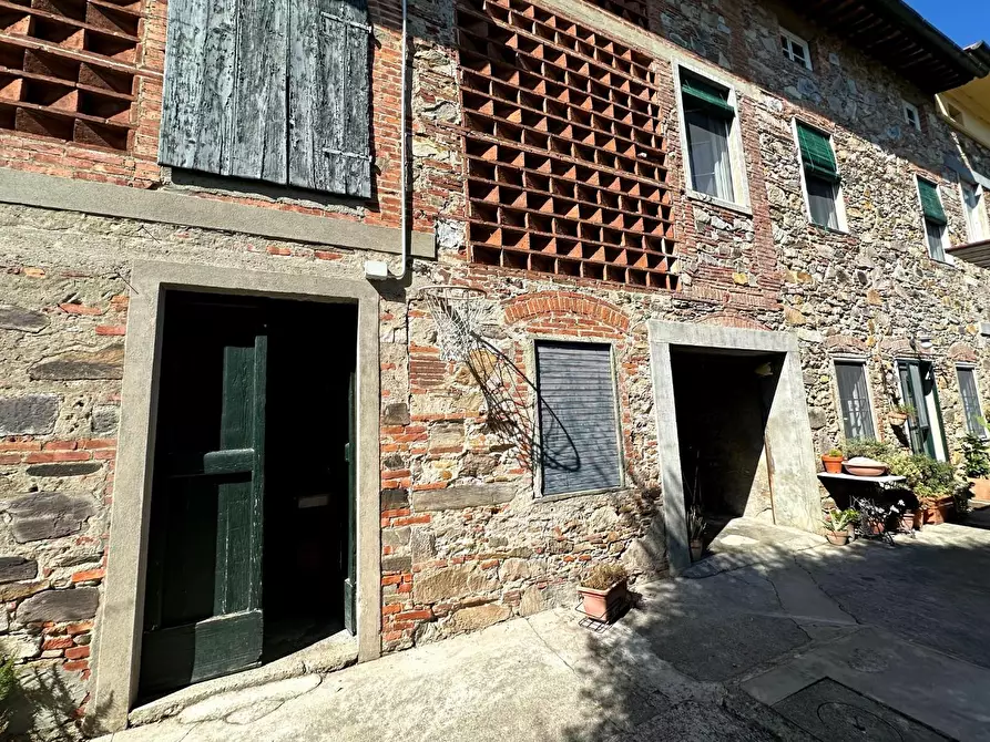 Immagine 52 di Rustico / casale in vendita  a Capannori