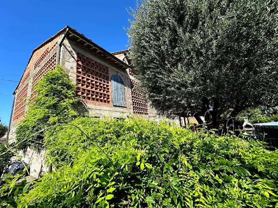 Immagine 54 di Rustico / casale in vendita  a Capannori