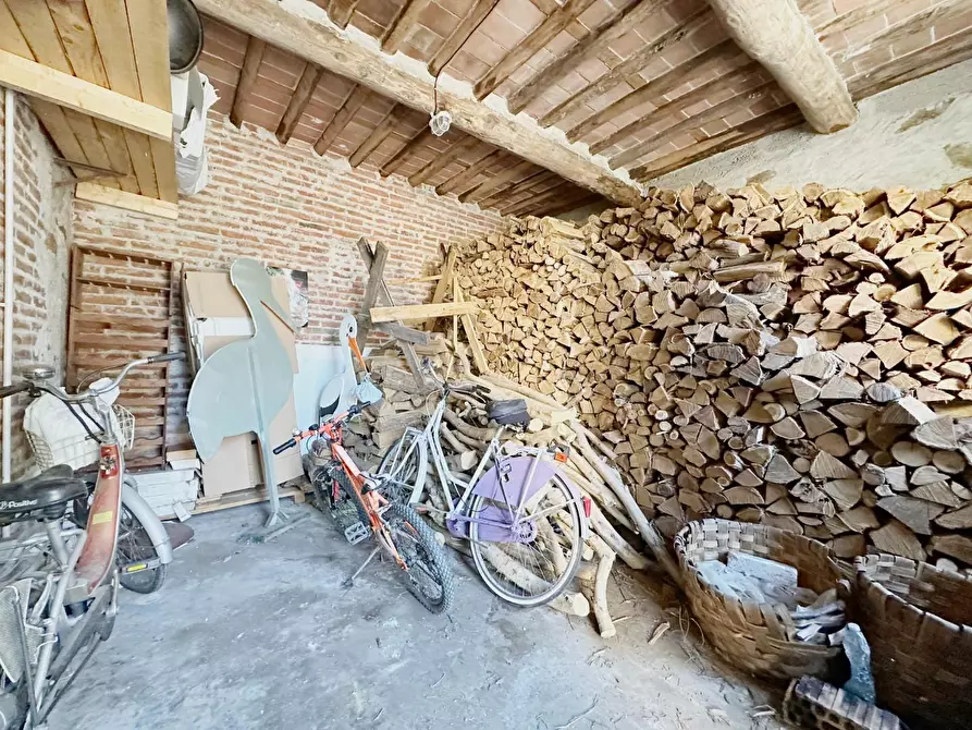 Immagine 39 di Rustico / casale in vendita  a Capannori