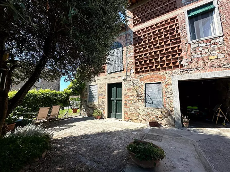Immagine 49 di Rustico / casale in vendita  a Capannori