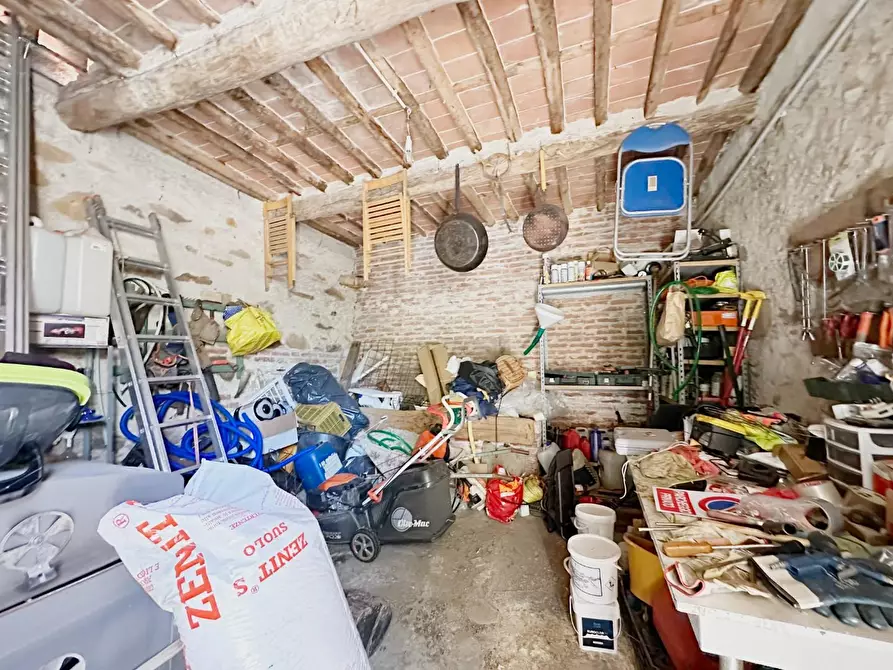 Immagine 51 di Rustico / casale in vendita  a Capannori