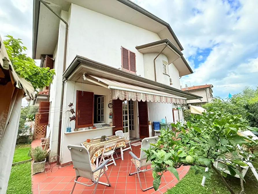 Immagine 6 di Casa bifamiliare in vendita  a Massa