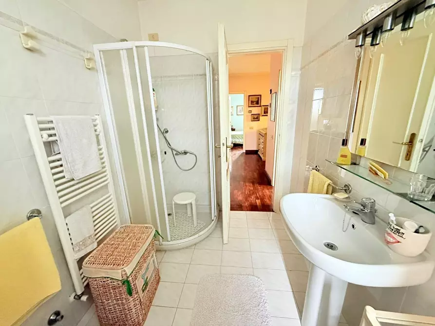 Immagine 21 di Casa bifamiliare in vendita  a Massa