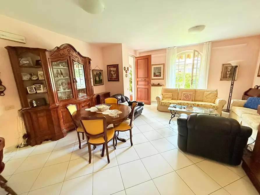 Immagine 12 di Casa bifamiliare in vendita  a Massa