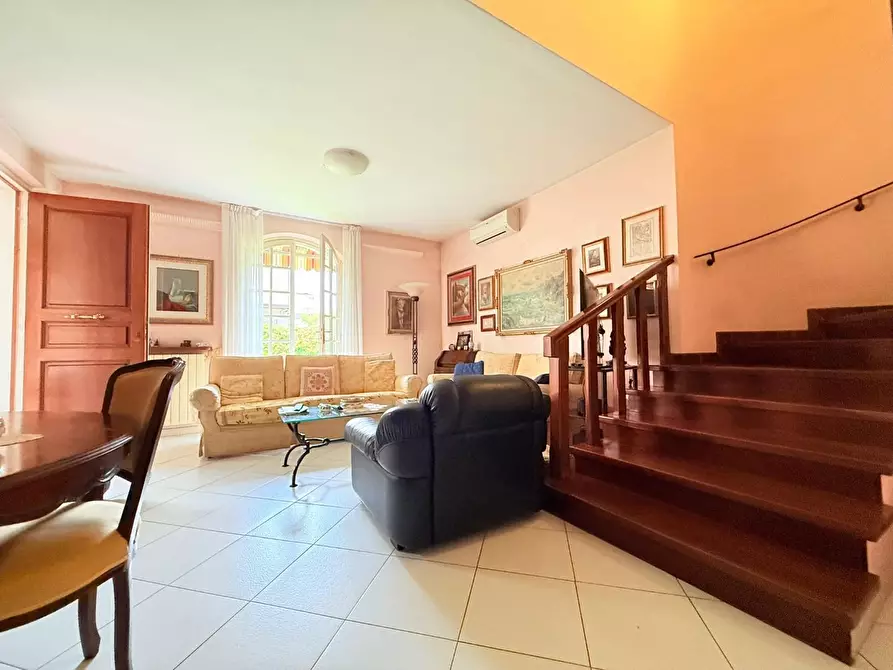 Immagine 10 di Casa bifamiliare in vendita  a Massa