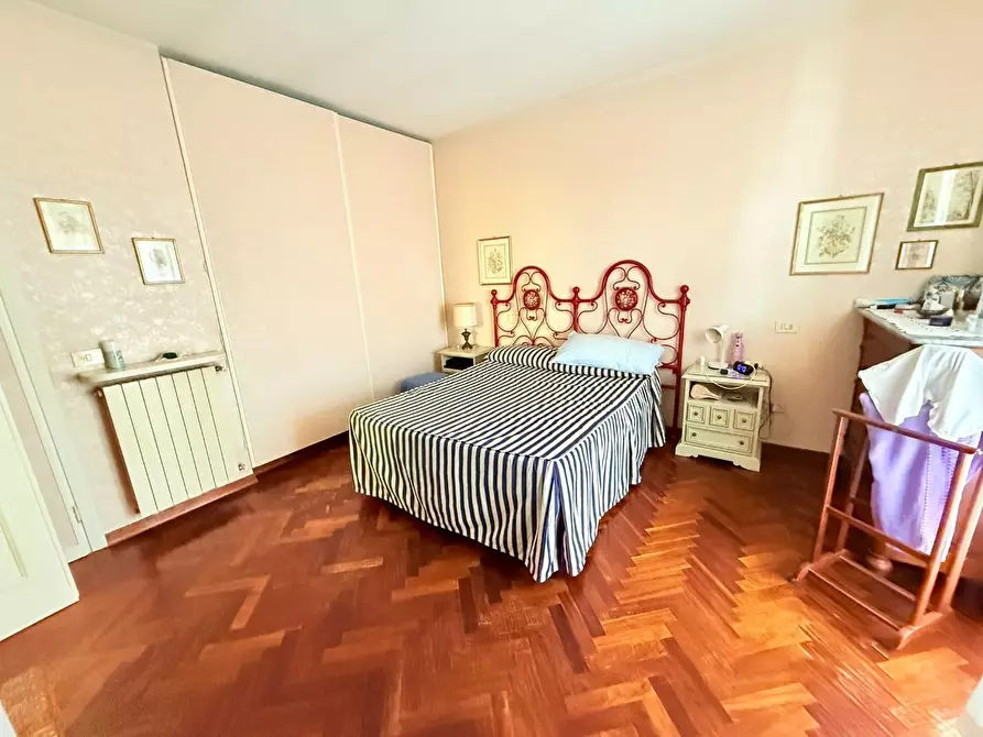 Immagine 4 di Casa bifamiliare in vendita  a Massa