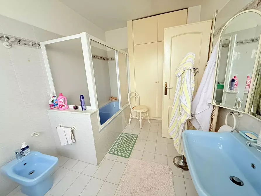 Immagine 20 di Casa bifamiliare in vendita  a Massa