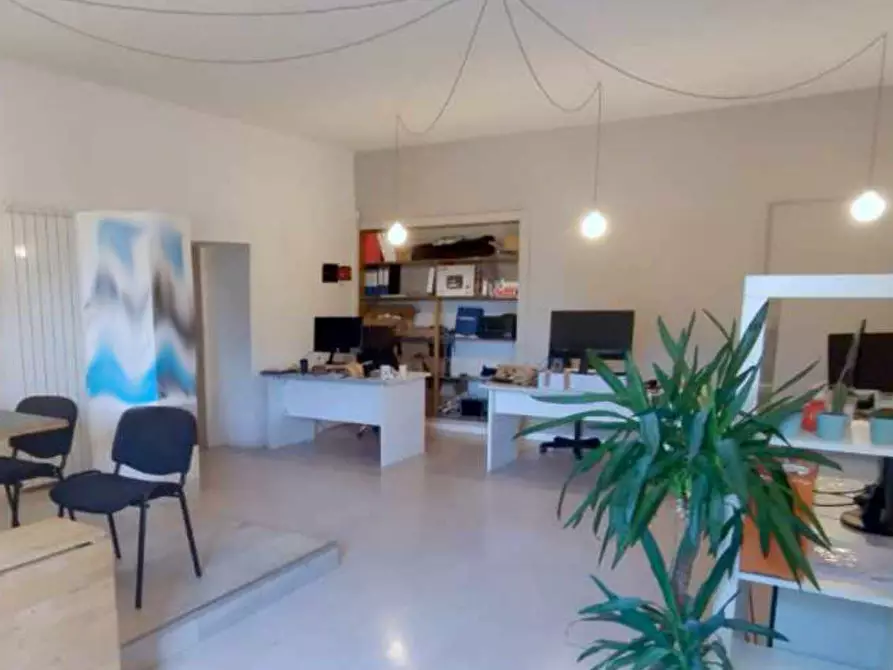 Immagine 2 di Locale commerciale in affitto  a Vicopisano