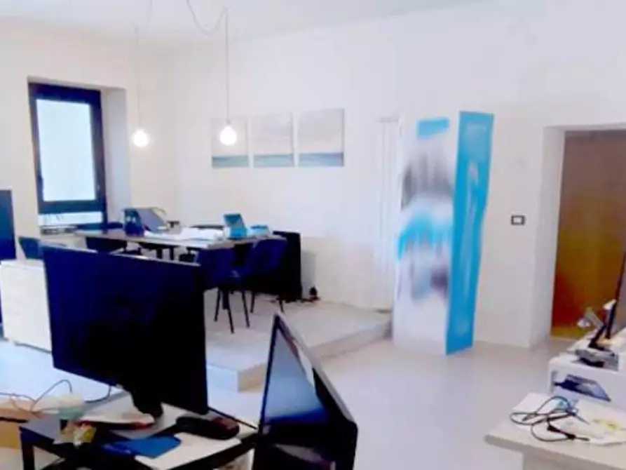 Immagine 1 di Locale commerciale in affitto  a Vicopisano