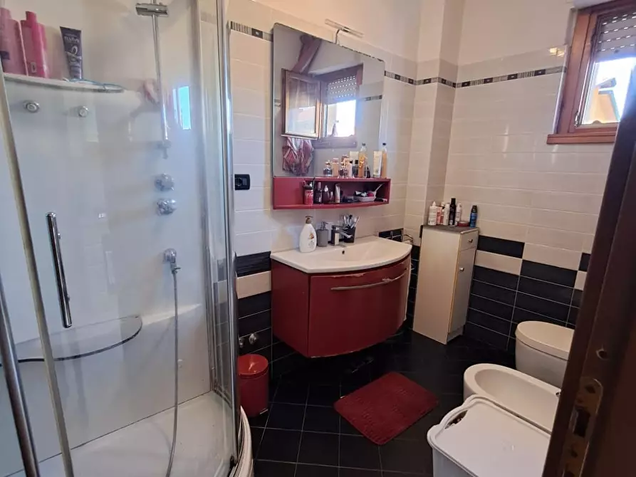 Immagine 9 di Porzione di casa in vendita  a Massa