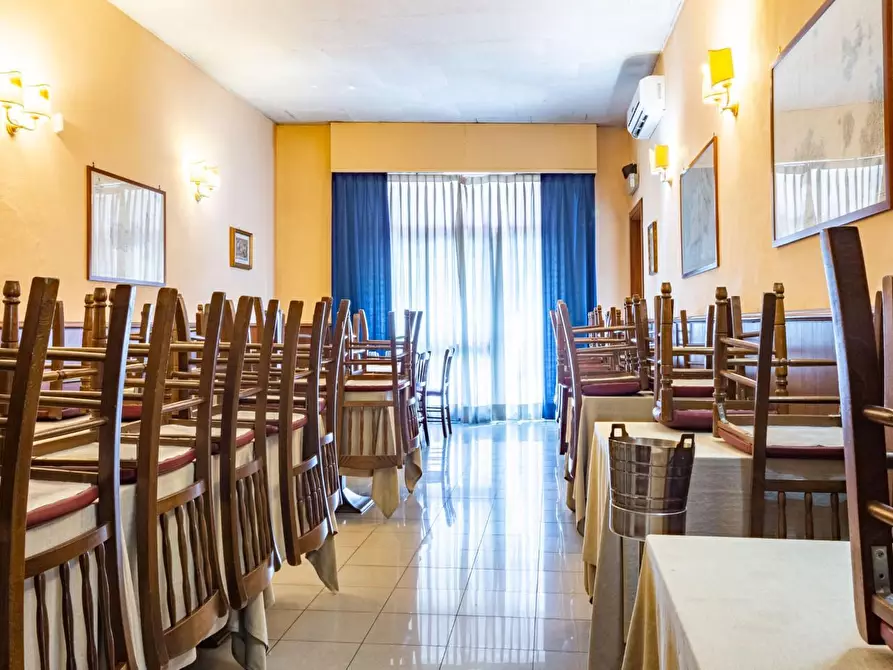 Immagine 8 di Locale commerciale in vendita  a Pisa