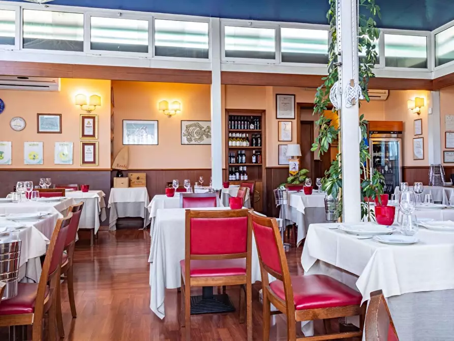 Immagine 4 di Locale commerciale in vendita  a Pisa