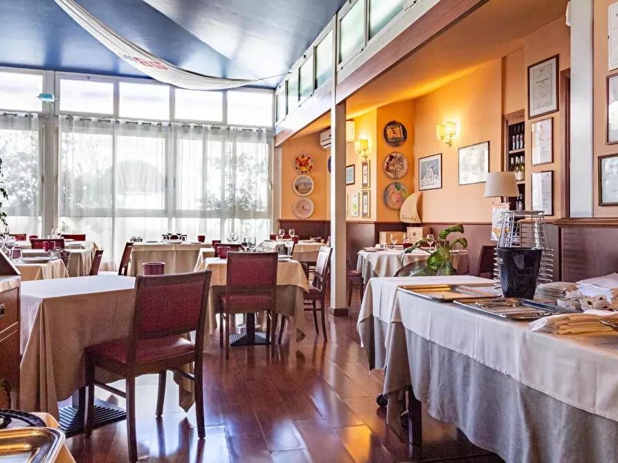 Immagine 2 di Locale commerciale in vendita  a Pisa