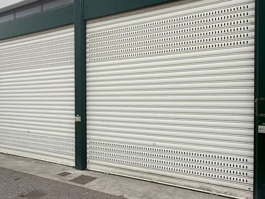 Immagine 1 di Attività artigianale in affitto  a Pisa