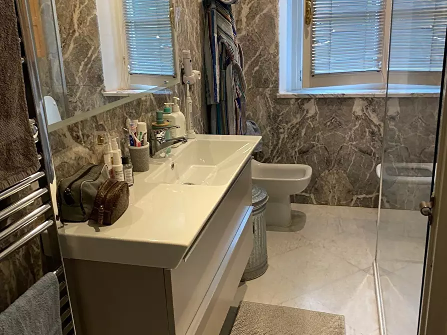 Immagine 8 di Appartamento in affitto  a Massa