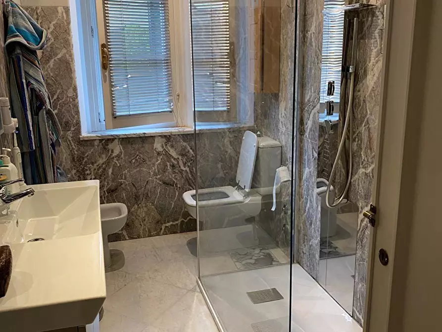 Immagine 7 di Appartamento in affitto  a Massa