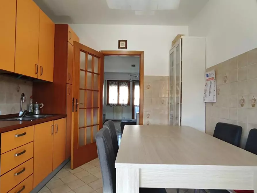 Immagine 1 di Appartamento in vendita  a Carrara