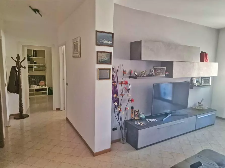 Immagine 2 di Appartamento in vendita  a Carrara