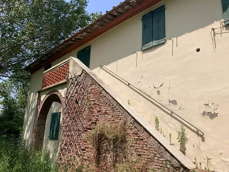 Immagine 1 di Casa colonica in vendita  a Cascina