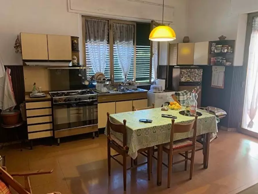 Immagine 3 di Casa indipendente in vendita  a Montecatini Terme