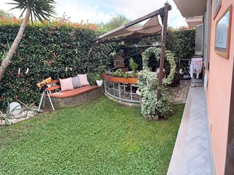 Immagine 13 di Villetta a schiera in vendita  a Vecchiano