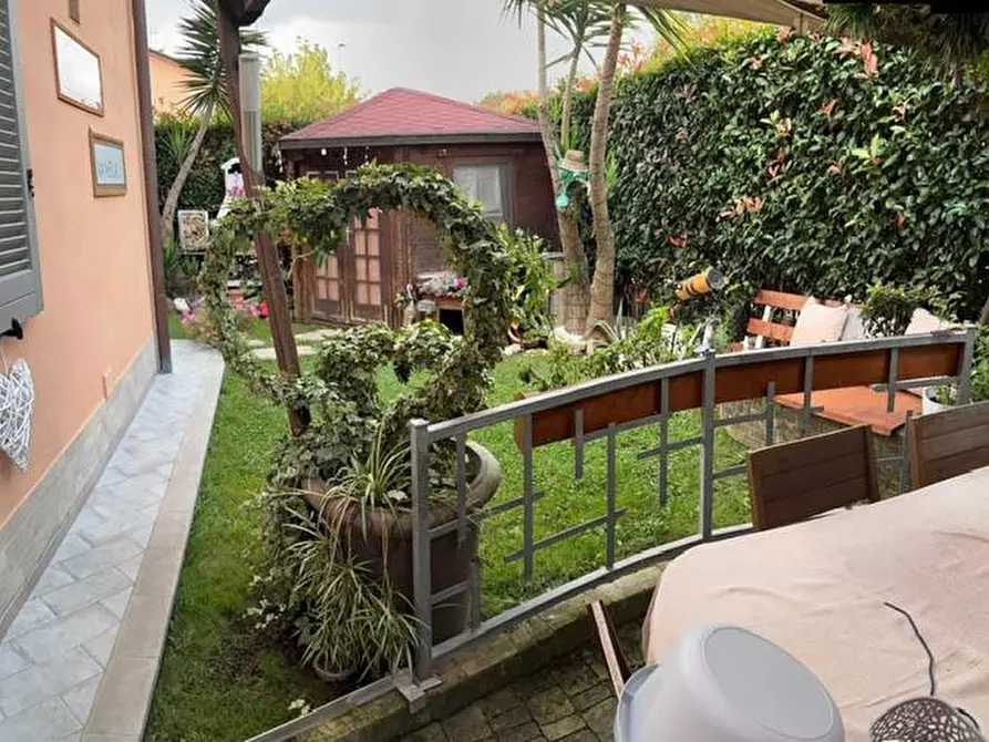 Immagine 12 di Villetta a schiera in vendita  a Vecchiano