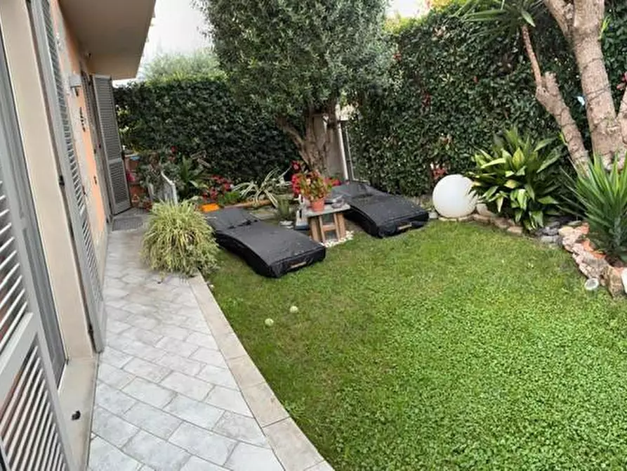 Immagine 15 di Villetta a schiera in vendita  a Vecchiano