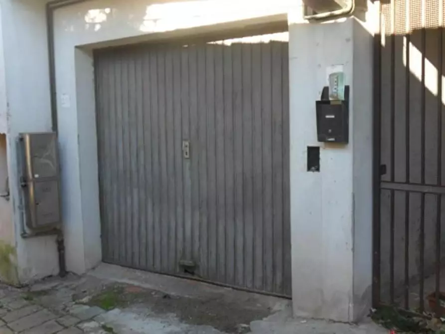 Immagine 2 di Magazzino in vendita  a Borgo A Mozzano