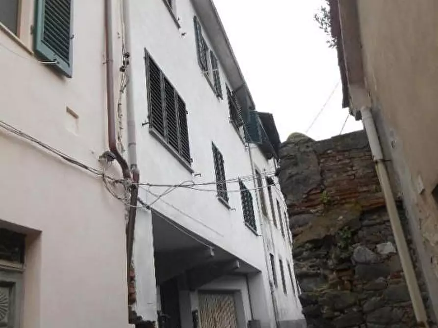 Immagine 1 di Magazzino in vendita  a Borgo A Mozzano