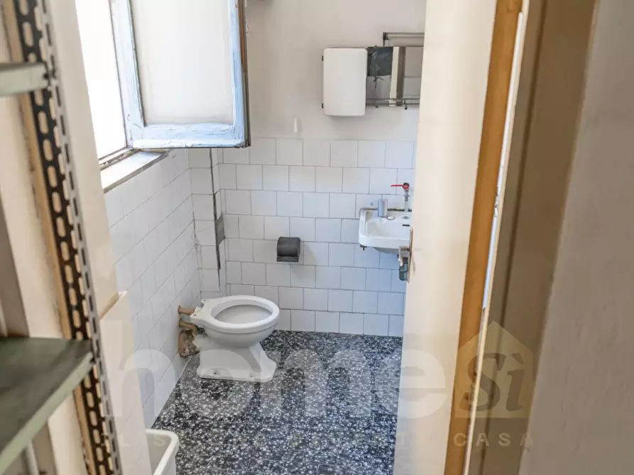 Immagine 7 di Locale commerciale in vendita  a Palermo