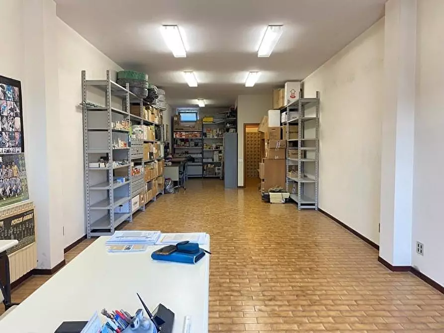 Immagine 7 di Locale commerciale in vendita  a Siena