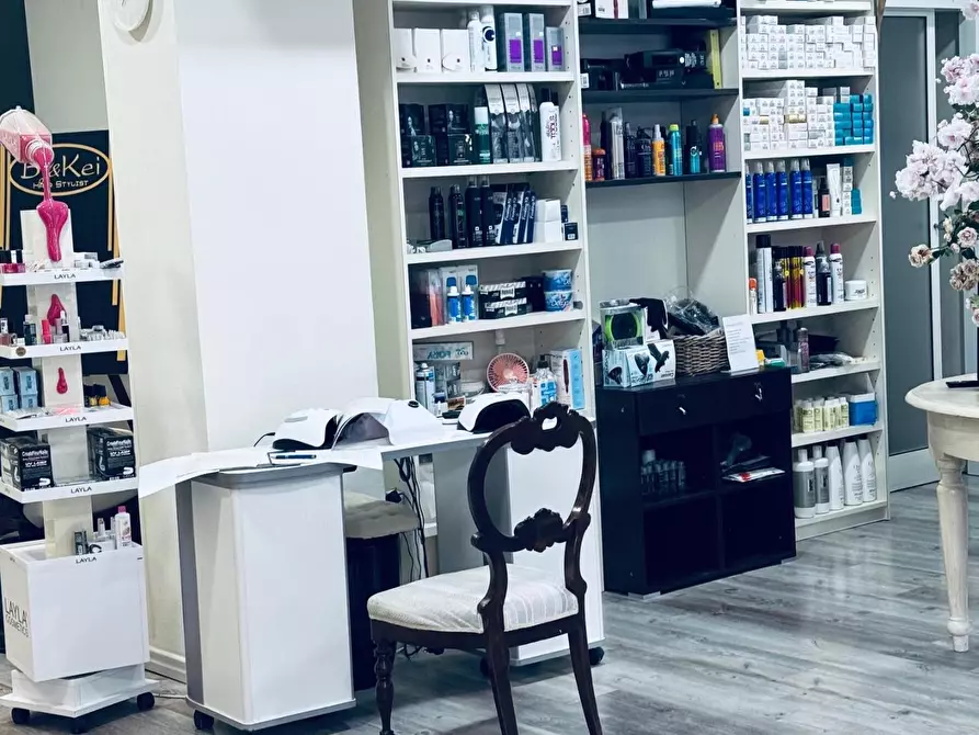 Immagine 7 di Negozio in vendita  a Cascina