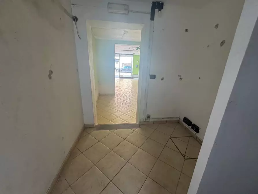 Immagine 6 di Locale commerciale in affitto  a Pontedera