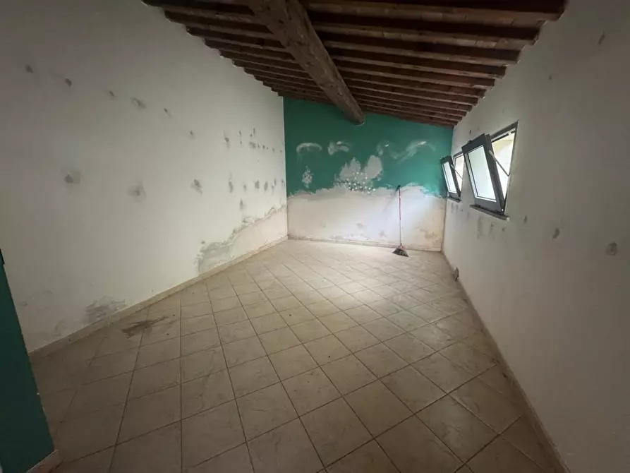 Immagine 3 di Locale commerciale in affitto  a Pontedera