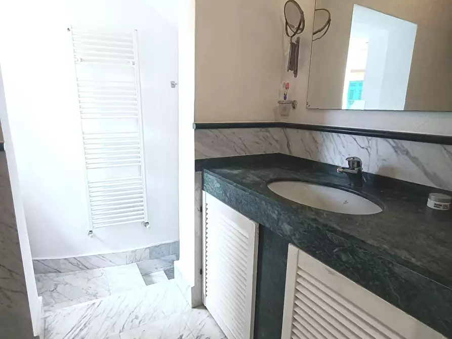 Immagine 7 di Appartamento in vendita  a Carrara