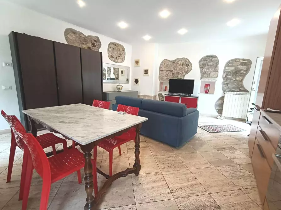 Immagine 3 di Appartamento in vendita  a Carrara