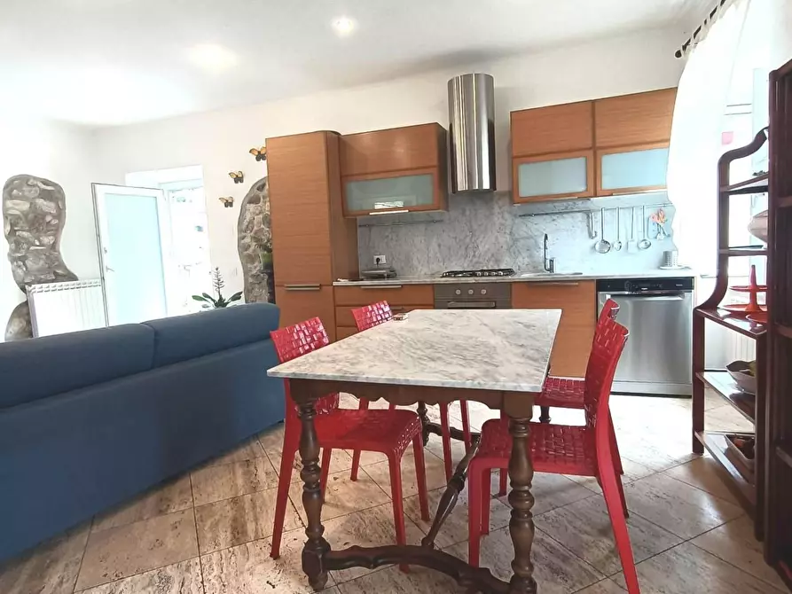 Immagine 18 di Appartamento in vendita  a Carrara