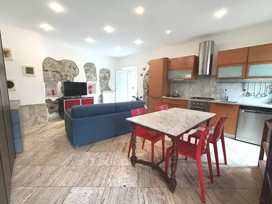 Immagine 1 di Appartamento in vendita  a Carrara