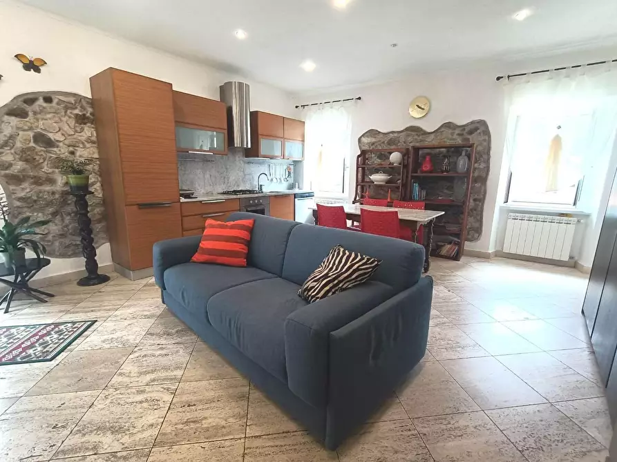 Immagine 2 di Appartamento in vendita  a Carrara