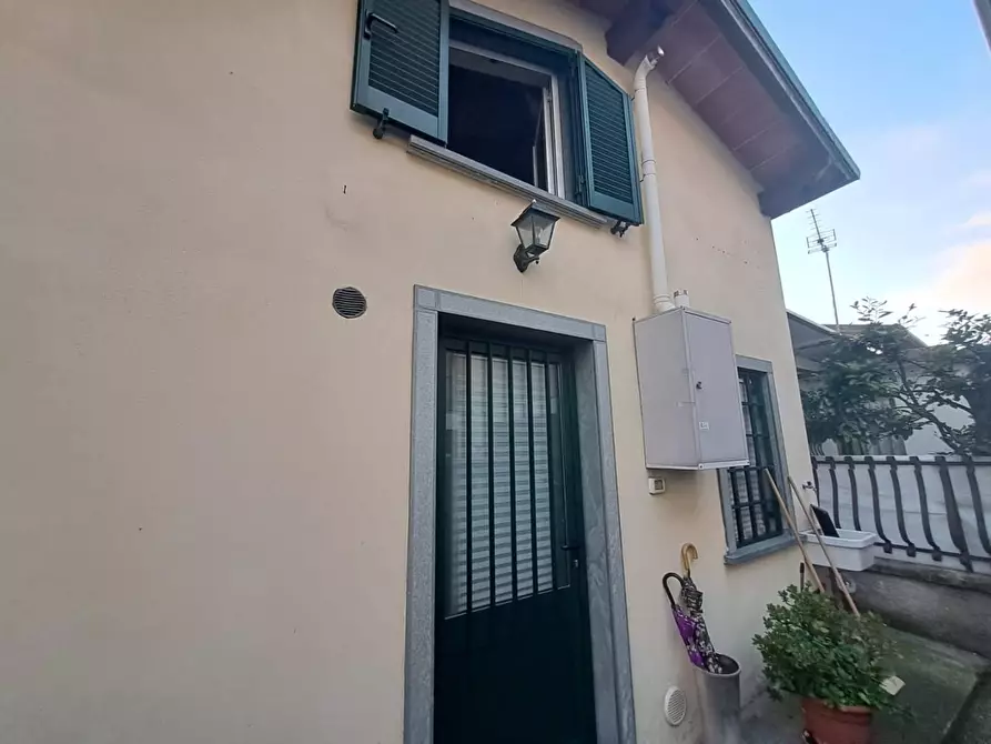 Immagine 15 di Terratetto in vendita  a Massa