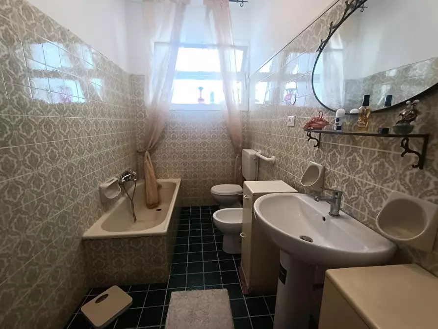 Immagine 7 di Appartamento in vendita  a Carrara