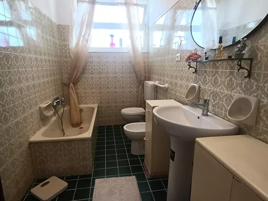 Immagine 23 di Appartamento in vendita  a Carrara