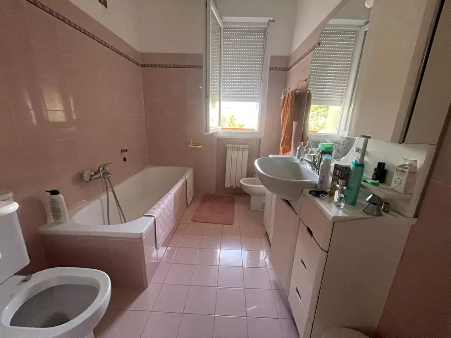 Immagine 11 di Appartamento in vendita  a Carrara