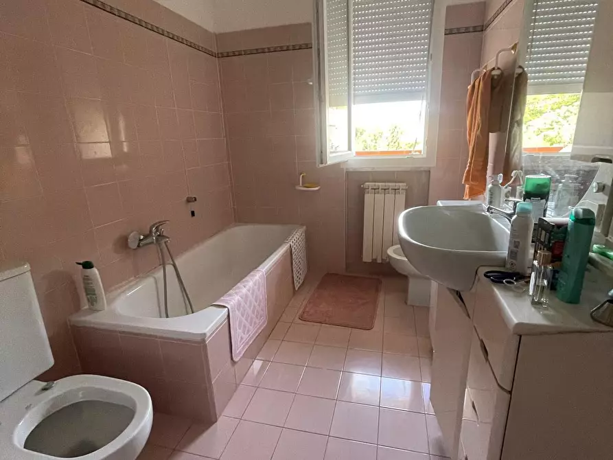 Immagine 4 di Appartamento in vendita  a Carrara