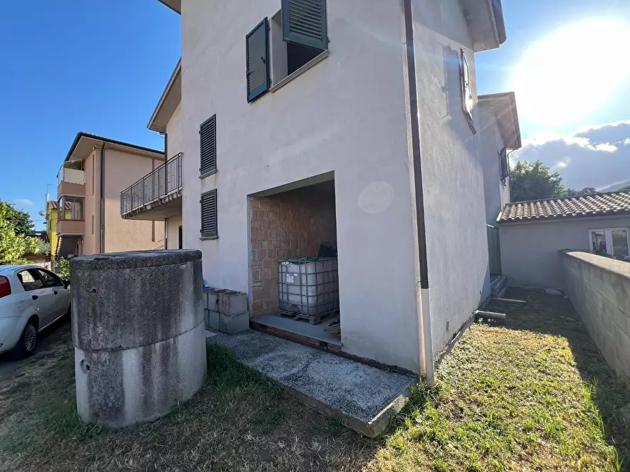 Immagine 8 di Casa trifamiliare in vendita  a Buti