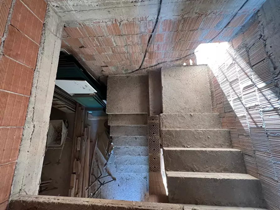 Immagine 9 di Casa trifamiliare in vendita  a Buti